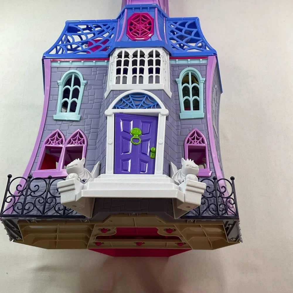 Disney Jr. Vampirina Scare B&B Doll Play‎ House Mansion Castle Playset House